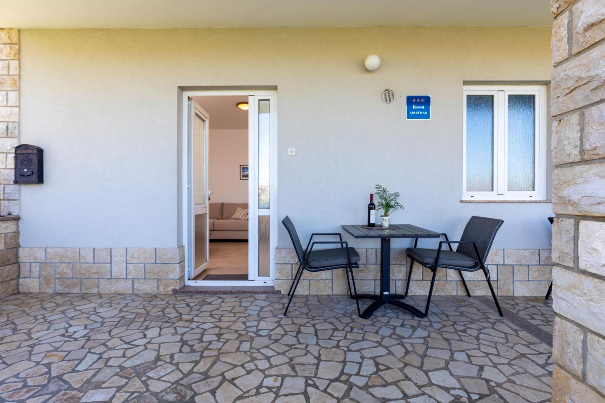 Lovely House Lindi In Porec Exterior photo
